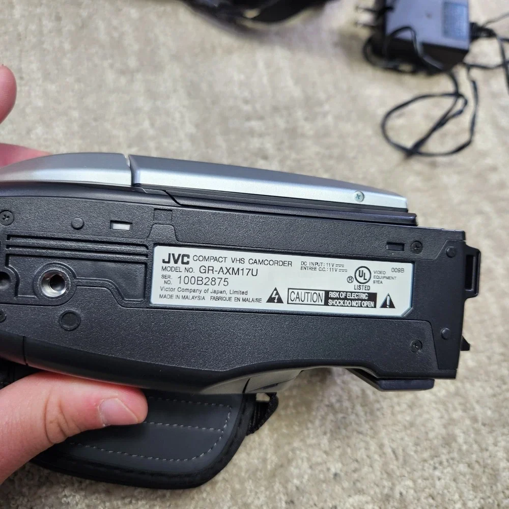 JVC GR-AXM17U Compact VHS Camcorder Video Camera TESTED With Bag
